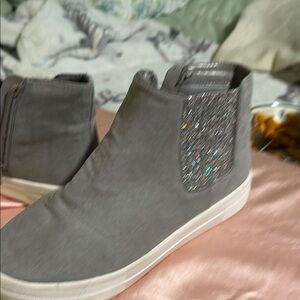 Wonder Nation Gray Silver Sneakers with Stylish Accents